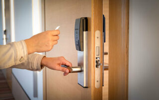 How to choose hotel door lock?